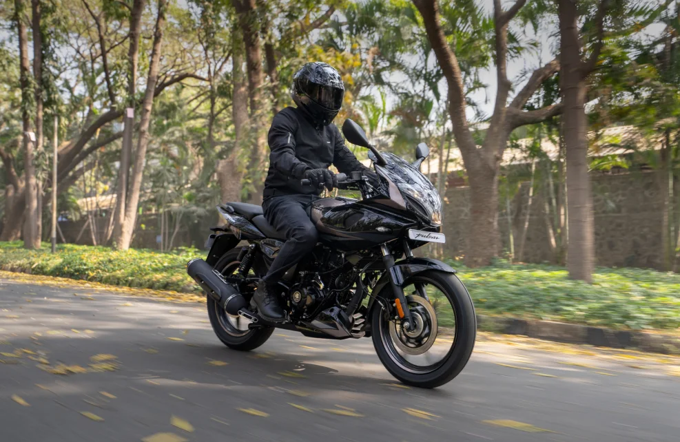 Bajaj Pulsar 220F - Image 5